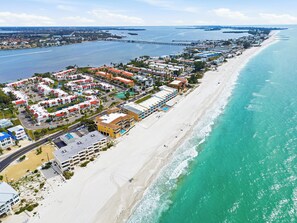 Beach nearby, sun loungers, beach towels