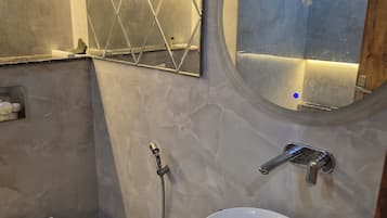 Shower, towels