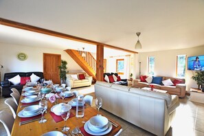 Interior - South facing 4br lodge with Hot tub in 1/4 acre in tranquil setting. (King's Lynn)