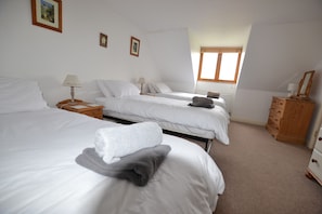 4 bedrooms, iron/ironing board, WiFi, bed sheets