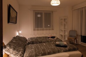 Chambre Double Confort, 1 trĂšs grand lit, non-fumeur, balcon