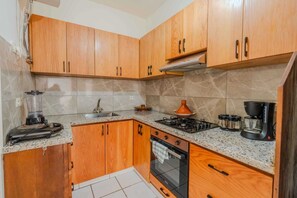 Fridge, oven, stovetop, coffee/tea maker - A beautiful apartment for rent with everything you need. (Essaouira)