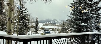 Aspen Extreme/Walk to Ski Access! Hot Tub! Great Views! Gourmet Kitchen!