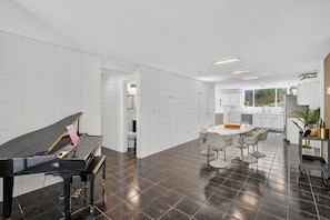House, 3 Bedrooms | Dining