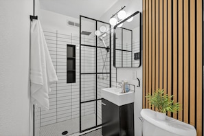 House, 3 Bedrooms | Bathroom | Towels, shampoo