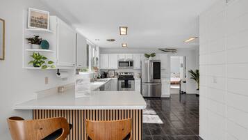 House, 3 Bedrooms | Private kitchen | Fridge, oven, coffee/tea maker, toaster