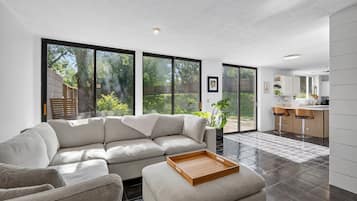 House, 3 Bedrooms | Living area | Smart TV, streaming services