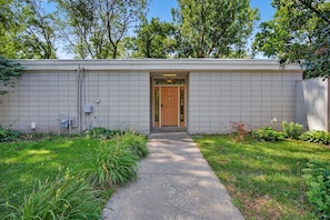 House, 3 Bedrooms | Exterior