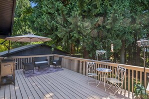 House, 6 Bedrooms | Outdoor dining