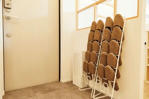 高級寝具、羽毛の掛け布団、低反発ベッド、客室ご�とに異なる装飾
