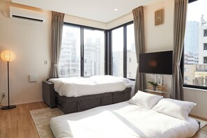 プレミアム コンドミニアム | リビング エリア | 50 インチの薄型テレビ (デジタル放送視聴可)