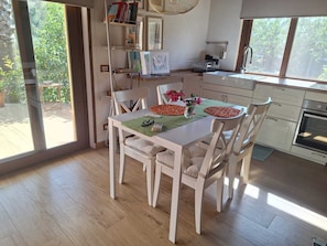 Dining - House in the green Sicilian countryside between Caltagirone and Piazza Armerina (San Michele di Ganzaria)