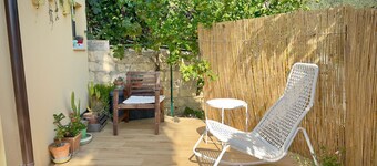 House in the green Sicilian countryside between Caltagirone and Piazza Armerina