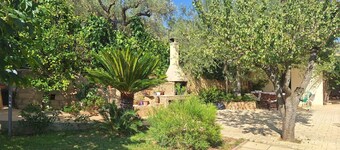 House in the green Sicilian countryside between Caltagirone and Piazza Armerina