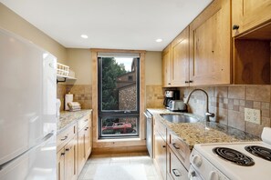 Microwave, stovetop, dishwasher, coffee/tea maker