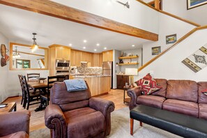 Televisión y chimenea 