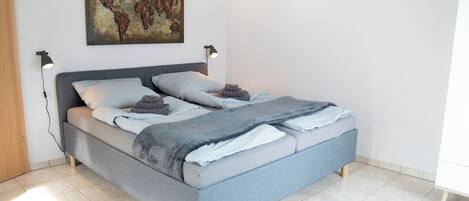 1 bedroom, WiFi, bed sheets