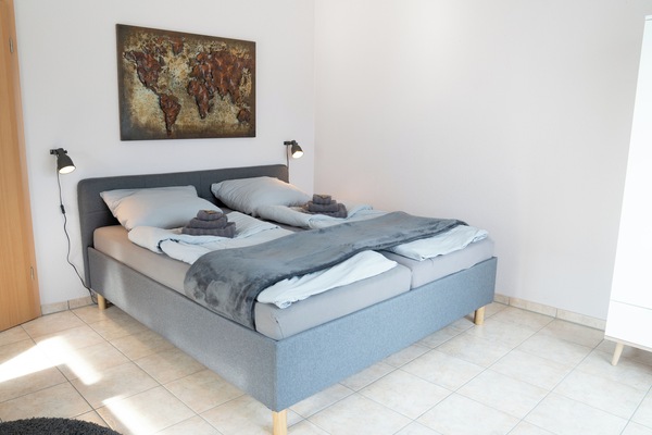 Schlafbereich
Kingsize Bett 180 cm x 200 cm