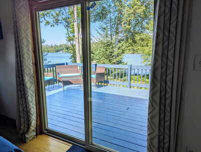 Cozy Haven - Little Lakefront Home