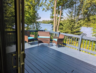 Cozy Haven - Little Lakefront Home