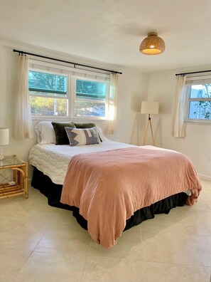 2 bedrooms, travel cot, WiFi, bed sheets