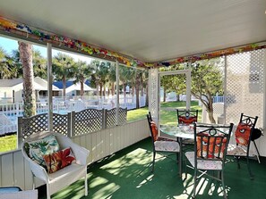Outdoor dining - Captain Bennett's Cove | 1mi to Beach + Community Pool (Panama City Beach)