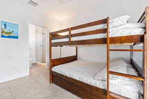 4 chambres, fer et planche à repasser, Wi-Fi, draps fournis
