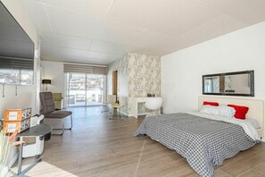 4 dormitorios, tabla de planchar con plancha, Internet y ropa de cama