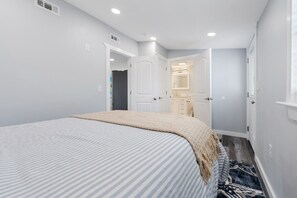 3 bedrooms, desk, free WiFi, bed sheets