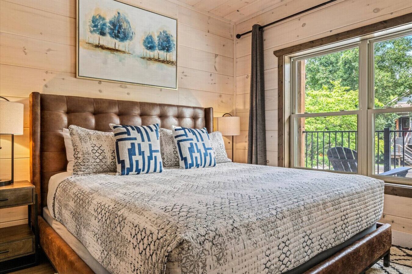 3 chambres, bureau, fer et planche à repasser, lit parapluie