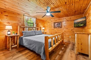 4 bedrooms, desk, iron/ironing board, travel crib