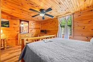 4 Schlafzimmer, Schreibtisch, Bügeleisen/Bügelbrett, Reisekinderbett