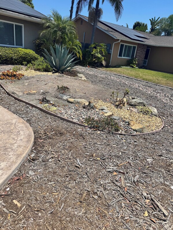 Property grounds - Fantastic 3-bedroom house with AC in sunny San Diego (San Diego)