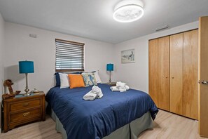 2 chambres, bureau, fer et planche à repasser, accès au Wi-Fi (inclus)