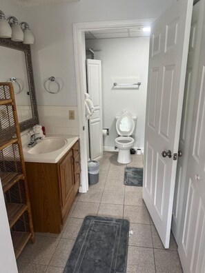 Hårføner og håndklær