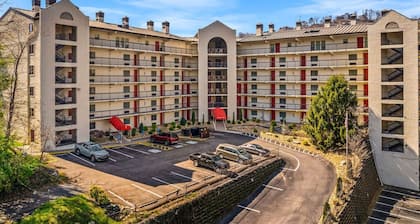 Evergreen Escape: New! *Walk to Gatlinburg!* 2BR w/Balcony*Comm Pool