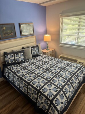 2 Schlafzimmer, Schreibtisch, Bügeleisen/Bügelbrett, kostenloses WLAN