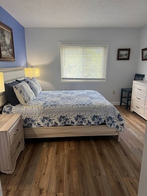 2 bedrooms, desk, iron/ironing board, free WiFi