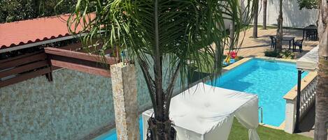 Piscina a l'aire lliure de temporada