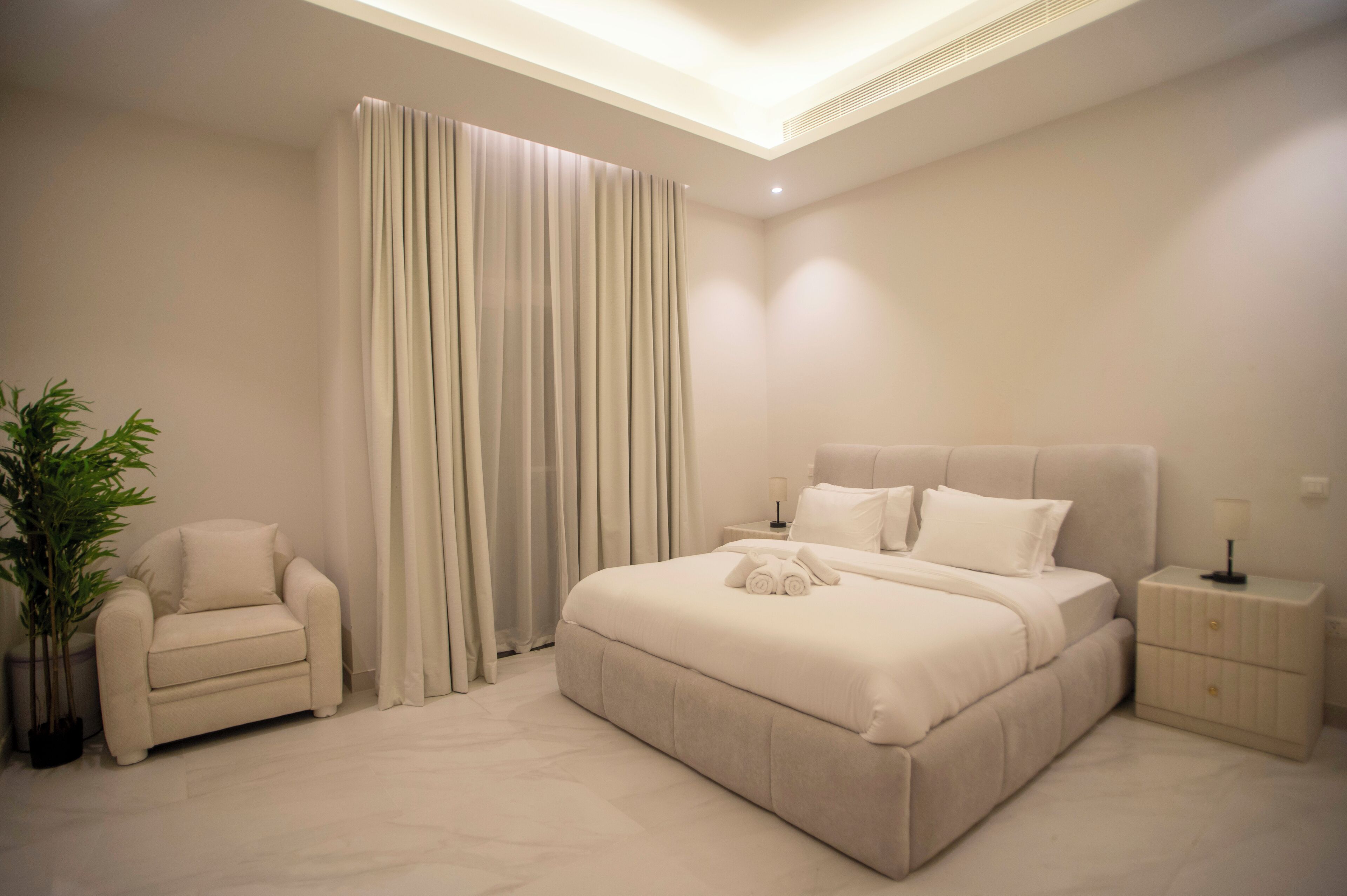 5 chambres, fer et planche à repasser, Wi-Fi, draps fournis