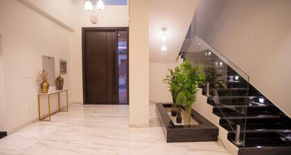 Luxury 5 Bedroom Villa Nad Al Sheba