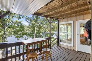 Outdoor dining - Waterfront Home with Bunkhouse (Rocky Mount)
