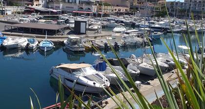 Seaside, beautiful 60 m² apartment, independent, garden, terrace sleeps 6