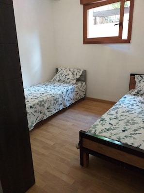 2 Schlafzimmer, BĂŒgeleisen/BĂŒgelbrett