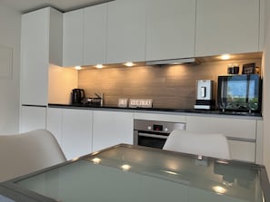 Microonde, forno, piano cottura, lavastoviglie