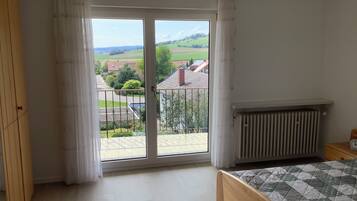 2 chambres, fer et planche à repasser, lit parapluie, Wi-Fi