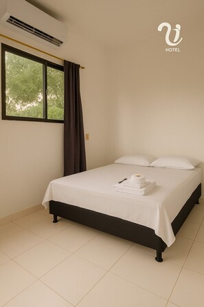 Rideaux occultants, chambres insonorisées, fer et planche à repasser