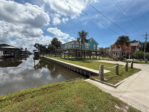 Tranquil 3-bedroom house on Canal in Horseshoe Beach.