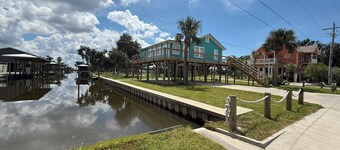 Tranquil 3-bedroom house on Canal in Horseshoe Beach.