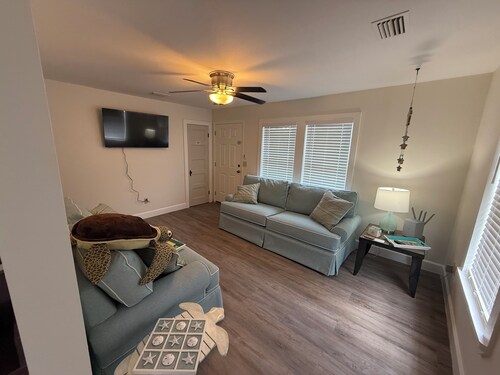 Tranquil 3-bedroom house on Canal in Horseshoe Beach.